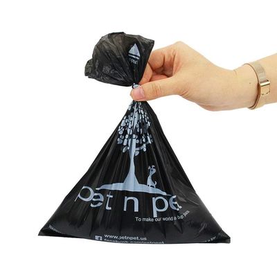 Les déchets biodégradables faits sur commande de chiot de sac de dunette de chien mettent en sac avec le distributeur