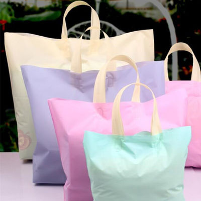 Sacs à provisions en plastique faits sur commande colorés, sacs d'épicerie réutilisables avec des poignées
